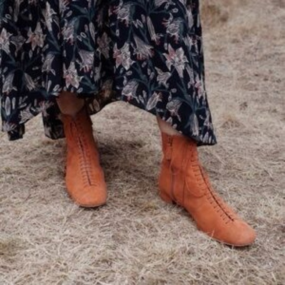 Doen Victoriana suede lace-up boot bootie Size